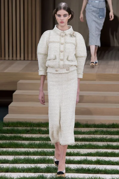 Look 3